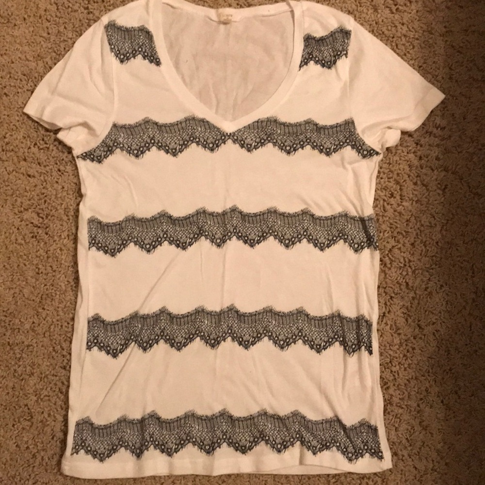 White v-neck shirt w/ black lace print